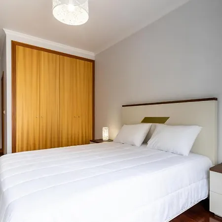 Ocean View Flat *