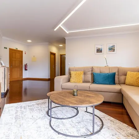 Ocean View Flat *